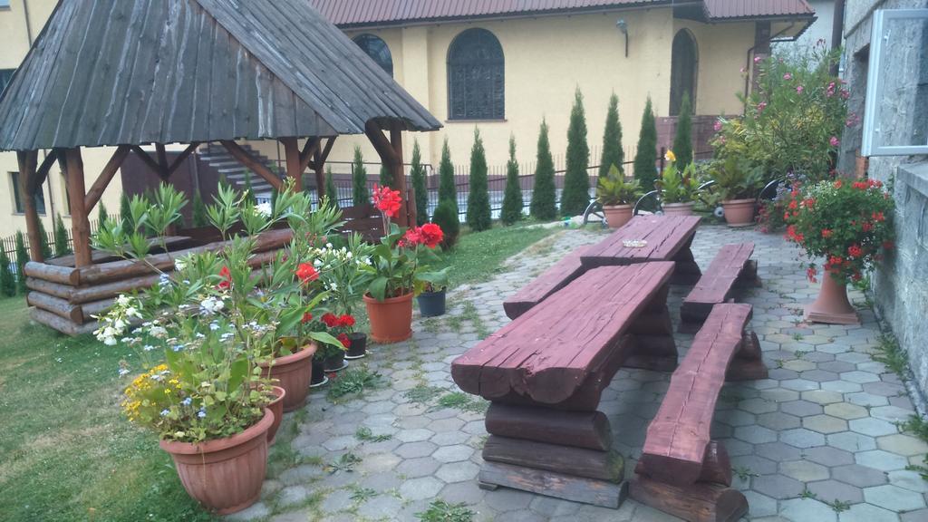 Pokoje Goscinne U Krysi Mizerna Екстериор снимка