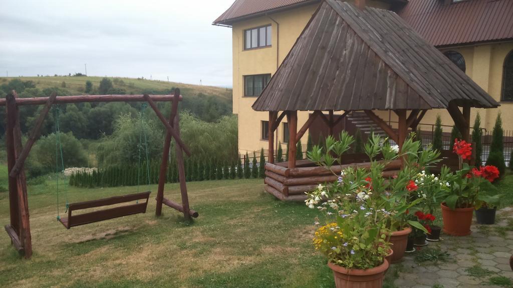 Pokoje Goscinne U Krysi Mizerna Екстериор снимка